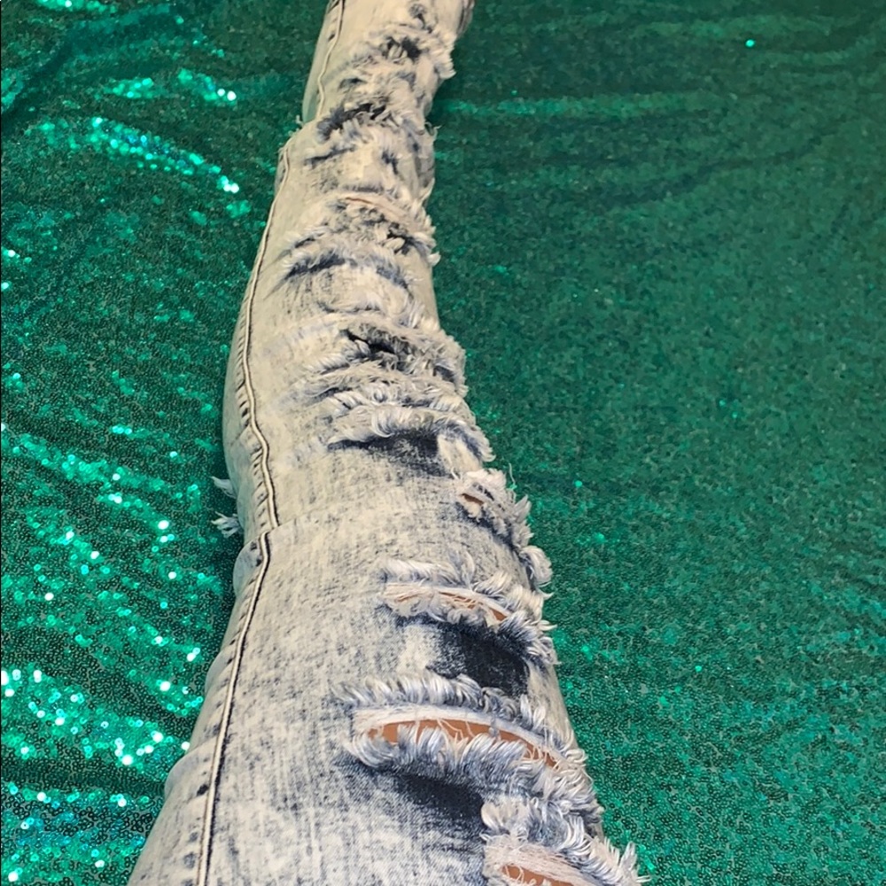 Ripped Jeans - Picture 3 of 3